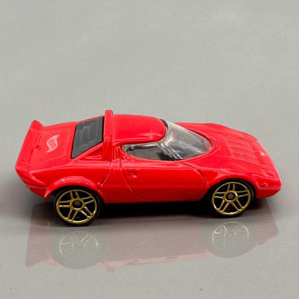 Hot Wheels‎ Lancia Stratos Red Gold Wheels Diecast Car 2001 Mattel 1:64 Scale